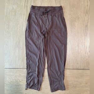 Lululemon Women’s High Rise Ribbed Joggers Size 4 Brown